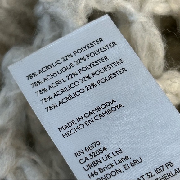 ❤️ Urban Outfitters Open Square Knit Holes Cream Oversized Sweater S - Picture 7 of 11